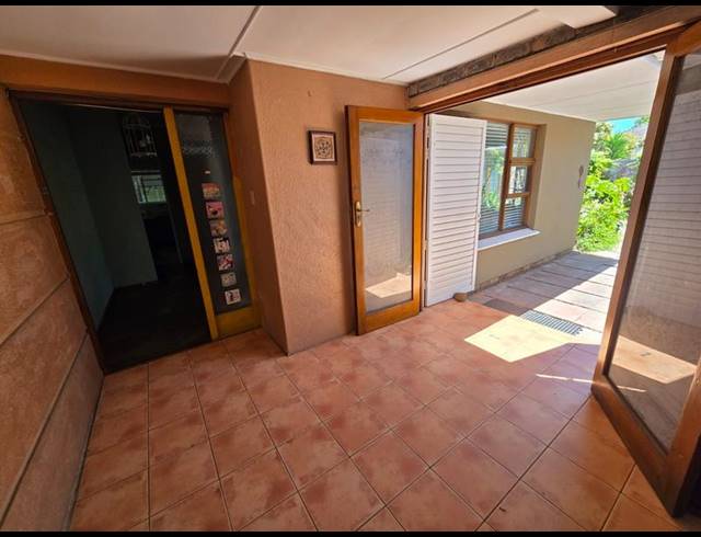 3 BEDROOM HOUSE FOR SALE IN MONTE VISTA